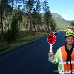 Trafikkdirigenten Simen Bry Dokken Sikkerhet Veimerking Veiarbeid Asfaltlegging Valdres Sør Aurdal