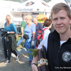 Morten Lindberg med "Eine" merket kurv fra Bagn Pølsemakeri