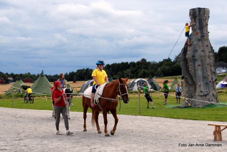 Terapiridning er en av mange aktiviteter under Ridderdagene Foto Jan Arne Dammen