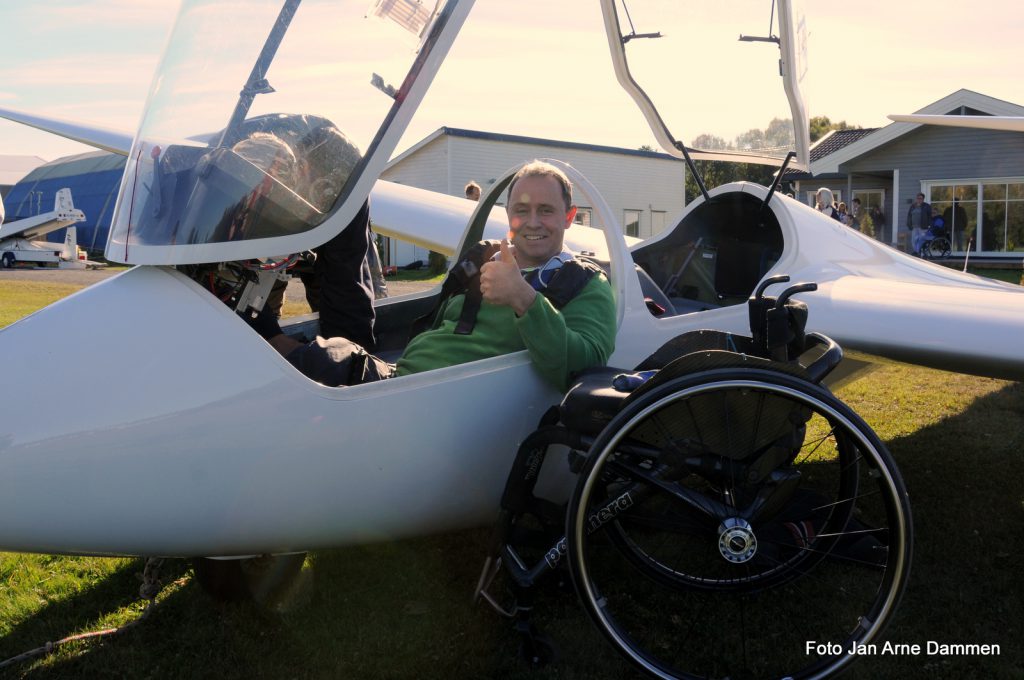 Anders Nupen Hansen på Hokksund Flyplass Foto Jan Arne Dammen (1)