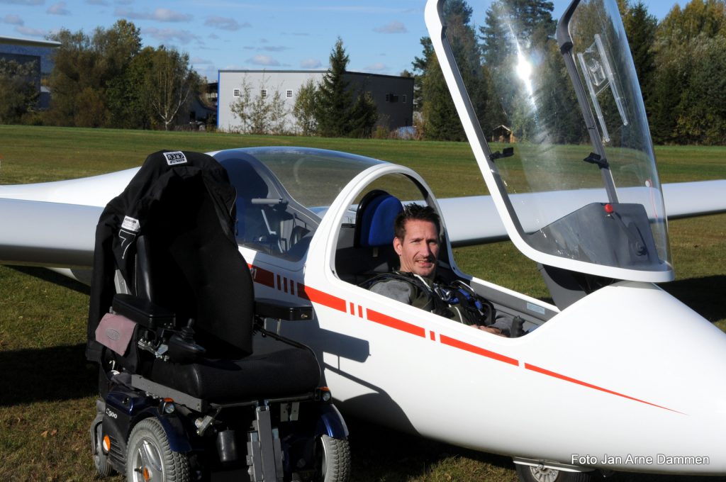 Håkon Gustavsen fra Larvik Aktivitetsdag Hokksund Flyplass Foto Jan Arne Dammen