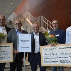 Tom Holbein i BIM Partner AS, ordfører i Larvik Rune Høiseth, banksjef Trygve Jacobsen , BAMA produsentene Hans Jørgen Berge og Jørgen Berge Moen Foto Olav Nordheim