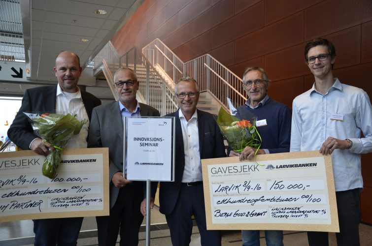 Tom Holbein i BIM Partner AS, ordfører i Larvik Rune Høiseth, banksjef Trygve Jacobsen , BAMA produsentene Hans Jørgen Berge og Jørgen Berge Moen Foto Olav Nordheim