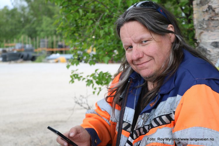 Vinteren er i anmarsj nå. -Her er artikkelen med brøytebilsjåfør Hans Josefsen fra i sommer