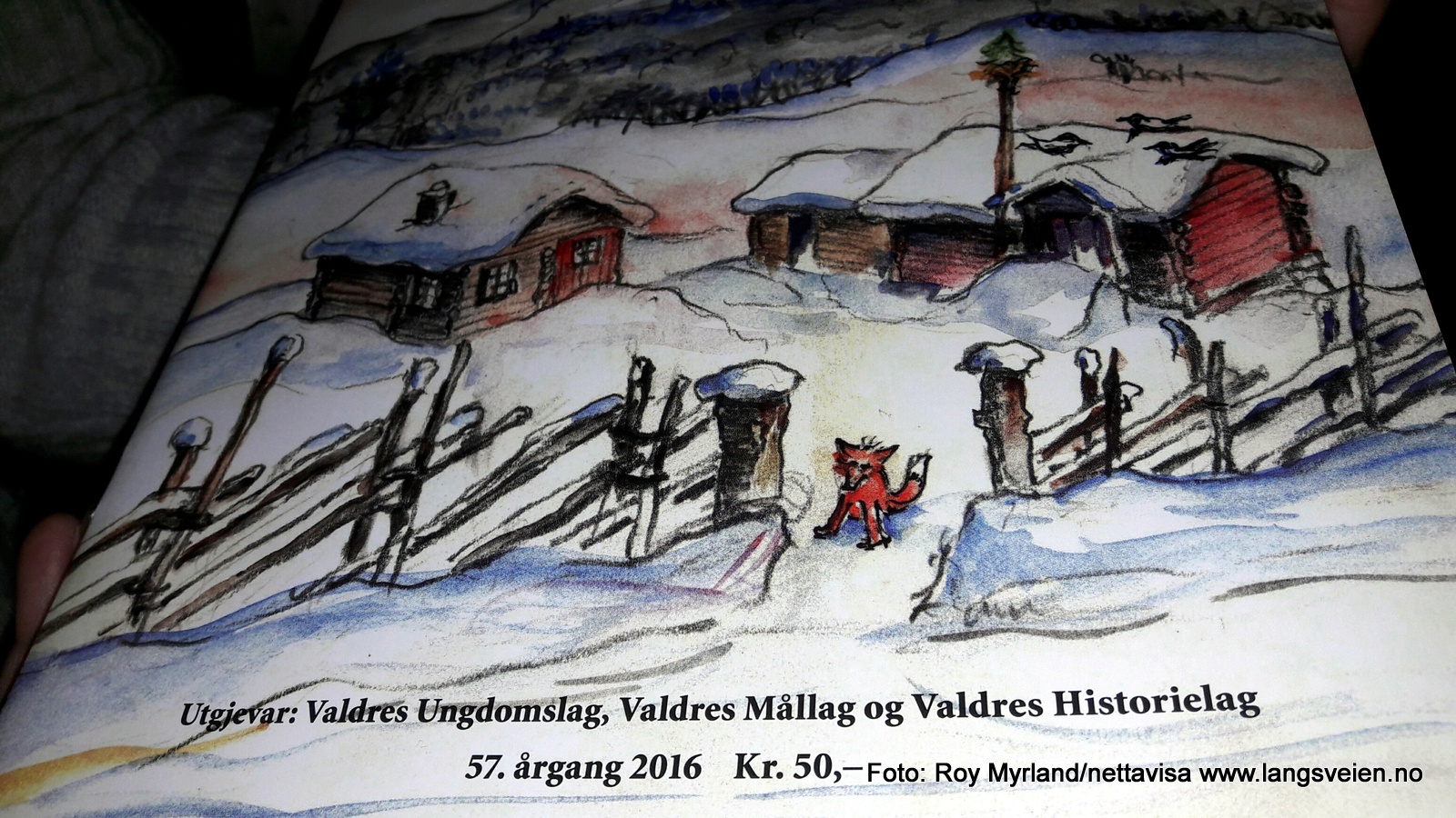 Jul i Valdres 2016 er gitt ut av Valdres Ungdomslag og Valdres Mållag