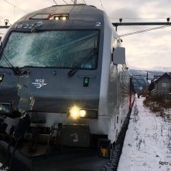 Det ble kun materielle skader på toget. Foto Jan Arne Dammen