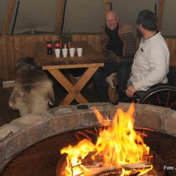 Rebell Event kan tilby bålkaffe og trivelige stunder i lavvoen. Foto Jan Arne Dammen