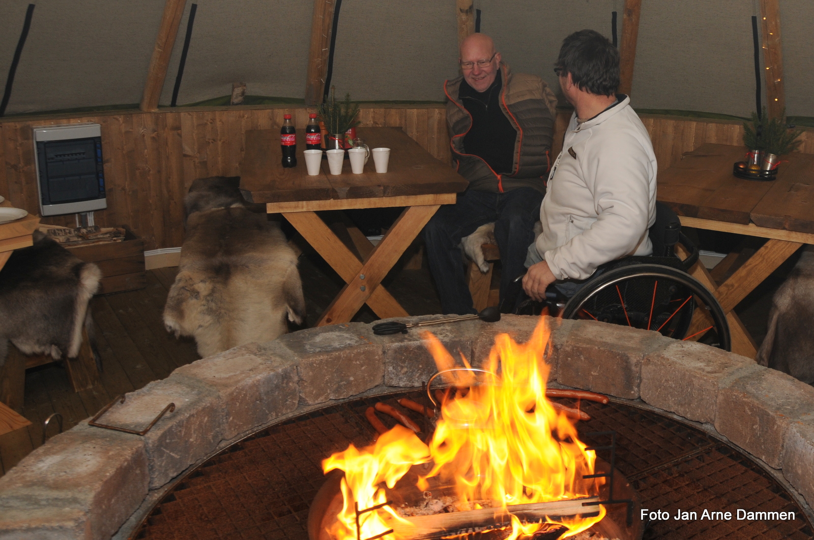 Rebell Event kan tilby bålkaffe og trivelige stunder i lavvoen. Foto Jan Arne Dammen