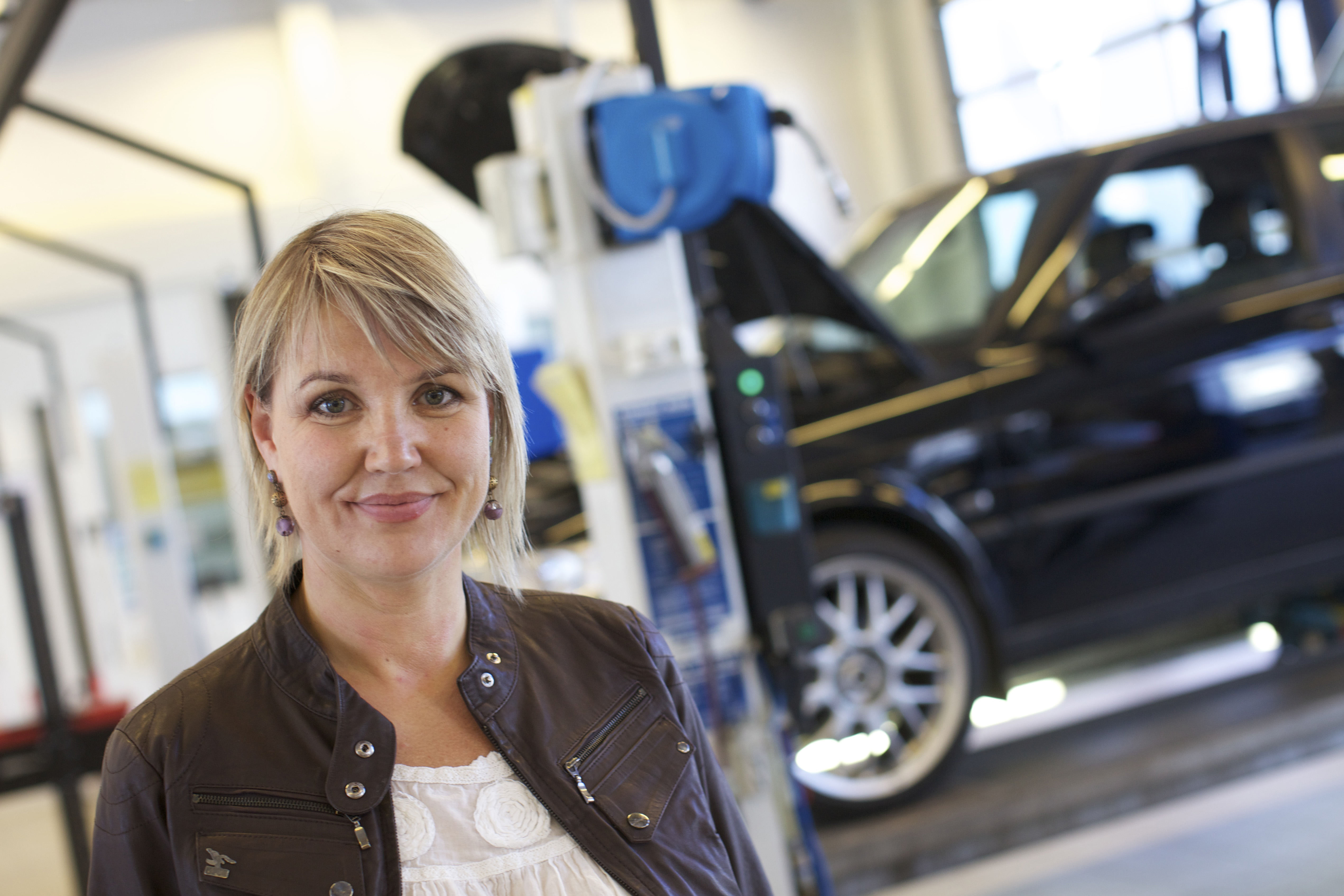 Faktisk er diesel bedre enn bensin på bygda, sier kommunikasjonssjef Inger Elisabeth Sagedal. Foto NAF