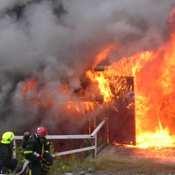 VIL REDUSERE RISIKOEN: Innfasing av forsterket el-kontroll med varmesøkende kamera vil være et treffsikkert virkemiddel for å forebygge branner i landbruket, mener bransjeeksperter. (Foto: Jan Elgvang/Landbrukets brannvernkomité)