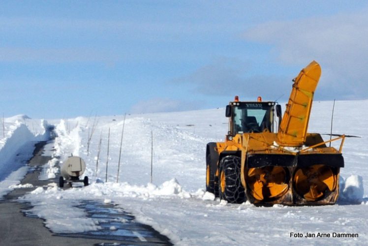 Vinterstengt Garli Båtskaret. Strenge krav til sikkerhet for trafikanter og brøytemannskaper. Foto Jan Arne Dammen