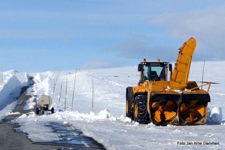 Vinterstengt Beitostølen Båtskaret. Strenge krav til sikkerhet for trafikanter og brøytemannskaper. Foto Jan Arne Dammen