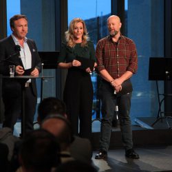 Michael Andreassen, Marte Stokstad og Geir Schau, fra henholdsvis P4, NRK og Radio Norge, ledet det direktesendte tv-showet fra Stormen bibliotek da overgangen fra FM til DAB ble markert 11. januar 2017. Foto Red Ant