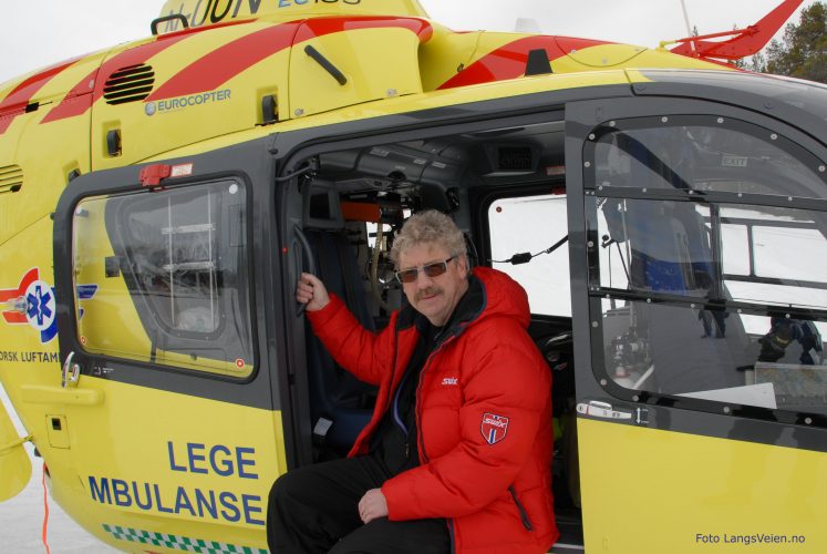 Jeg har nødplakat på hytta og det håper jeg du også har, sier Jan Arne som oppfordrer til å støtte Stiftelsen Norsk Luftambulanse. Foto Roy Myrland