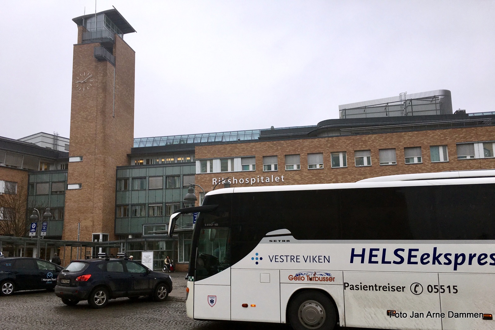 Helseekspressen ved Rikshospitalet før den kjører videre til Ullevål sykehus Foto Jan Arne Dammen 