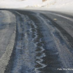 Grusvei vårløing smeltevann tining bråning øvrebygdsvegen skrautvål foto roy myrland