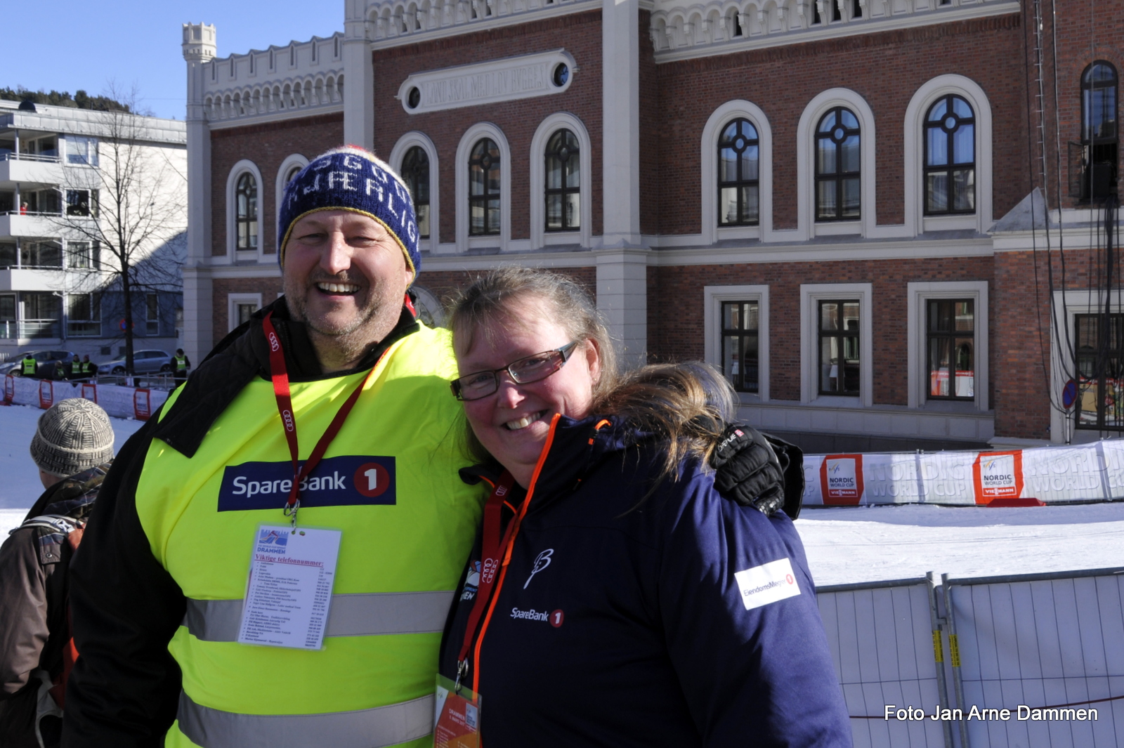 En viktig oppgave i dagens idrett hadde Lise Melgaard og Kjetil Fjellheim. De hadde oppgaven med å følge løpere til dopingkontrollen. 