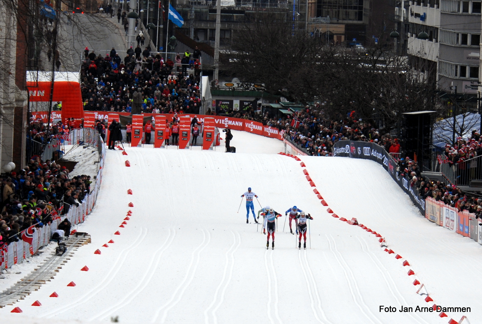 Handikaptribunen ligger fint til i World Cup Drammen. Foto Jan Arne Dammen