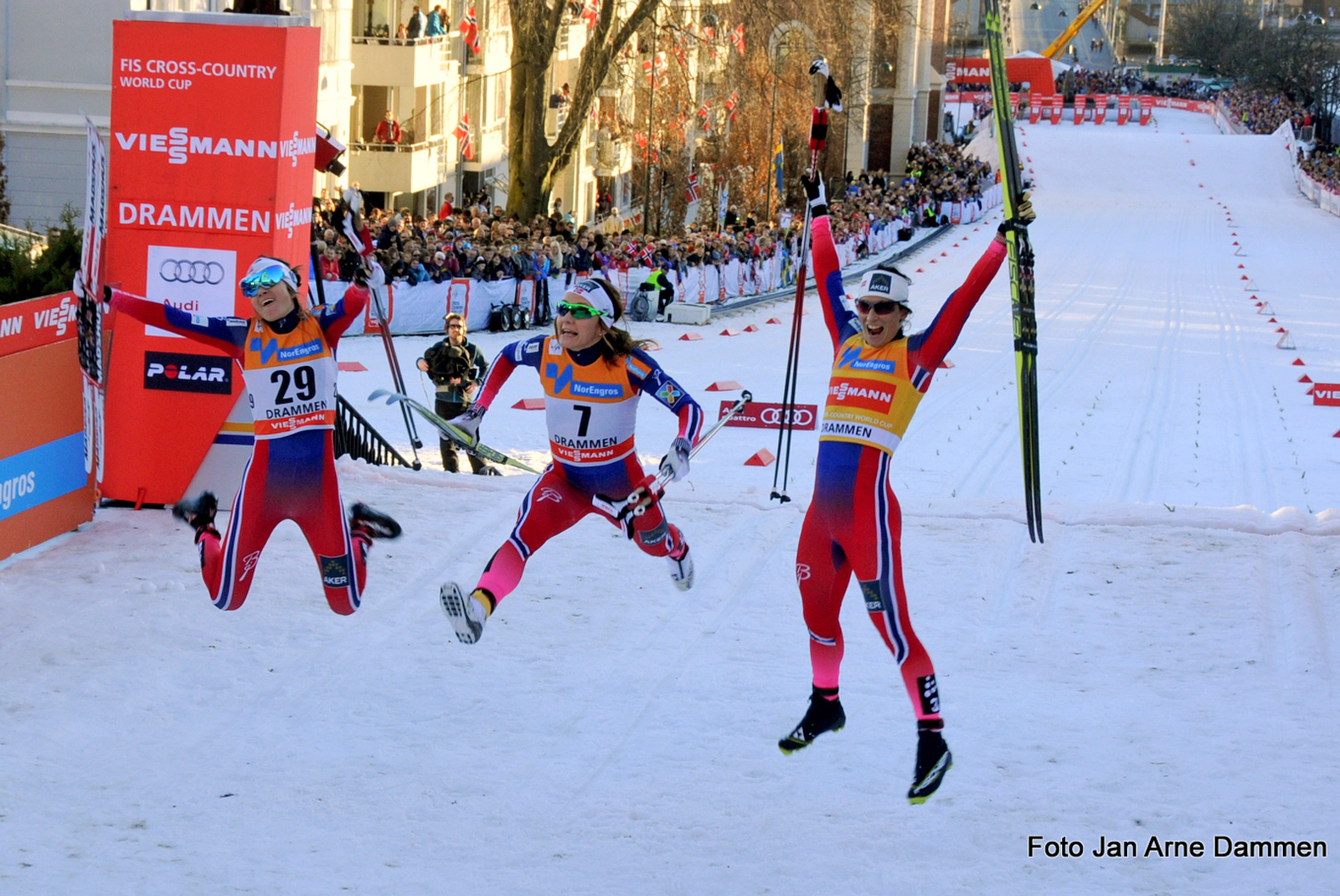 Jublende vinnere i World Cup Drammen, Foto Jan Arne Dammen