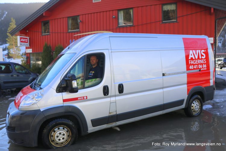 Påskeutfart bilutleie billeie kassebil varebil transport leiekjøring AVIS LEIEBIL FAGERNES VALDRES JØRN ROGER SVANHELD Foto Roy Myrland