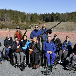 Jakt for alle. Buttentjern jaktskytesenter med noen av deltagerne Foto Jan Arne Dammen