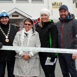 Ordfører i Hole Per Berger, Tove Botten, LHL Hole, Maylinn H. Lykken fra Frisklivssentralen og Morten Heggelund Frivilligsentralen