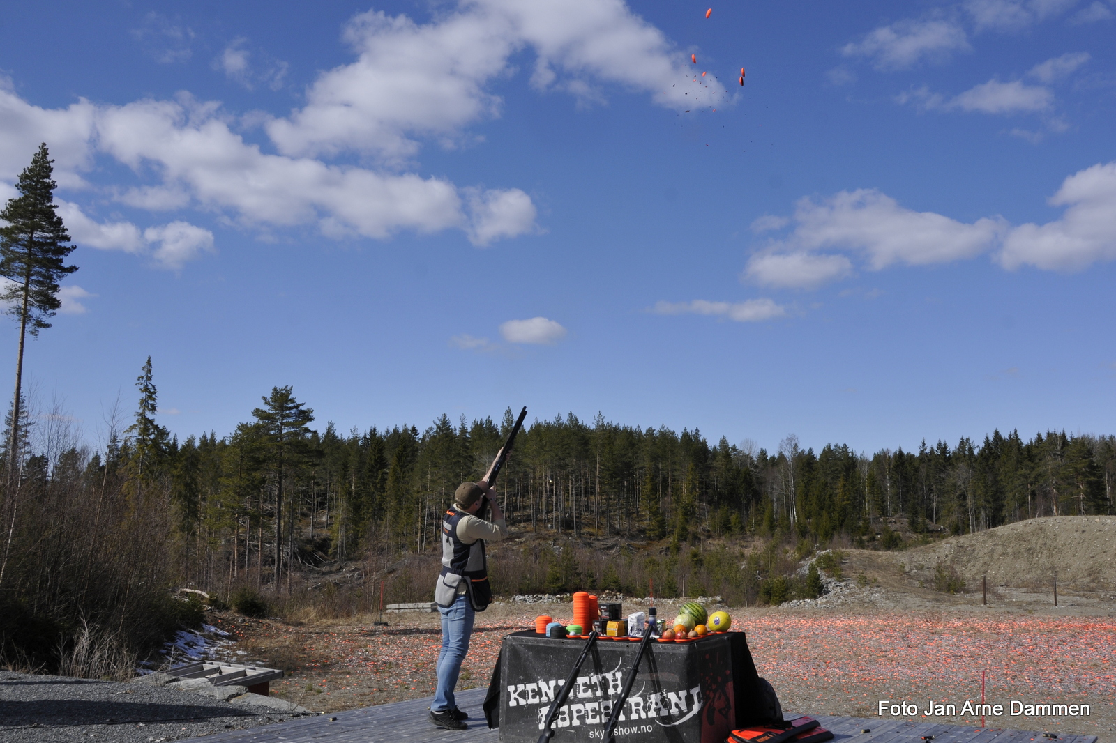 Flere leirduer ble knertet ned i tur og orden. Foto Jan Arne Dammen