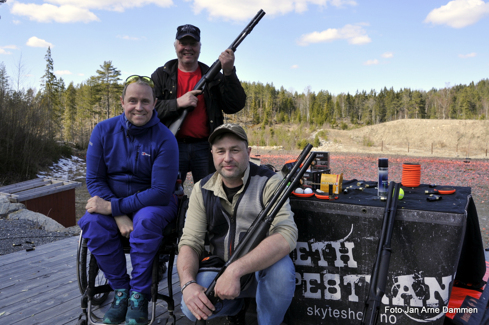 Kenneth Aspestrand sammen med fornøyde arrangører Anders Nupen Hansen og Arne Andersen Foto Jan Arne Dammen