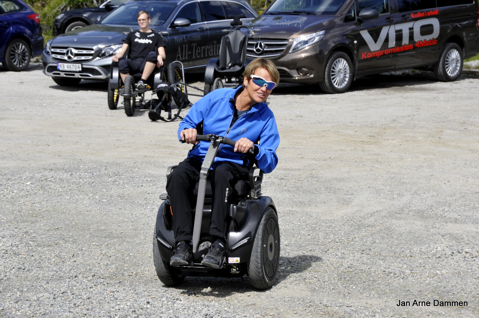 Etter to minutter instruksjon var det full gass for Tone på segway 