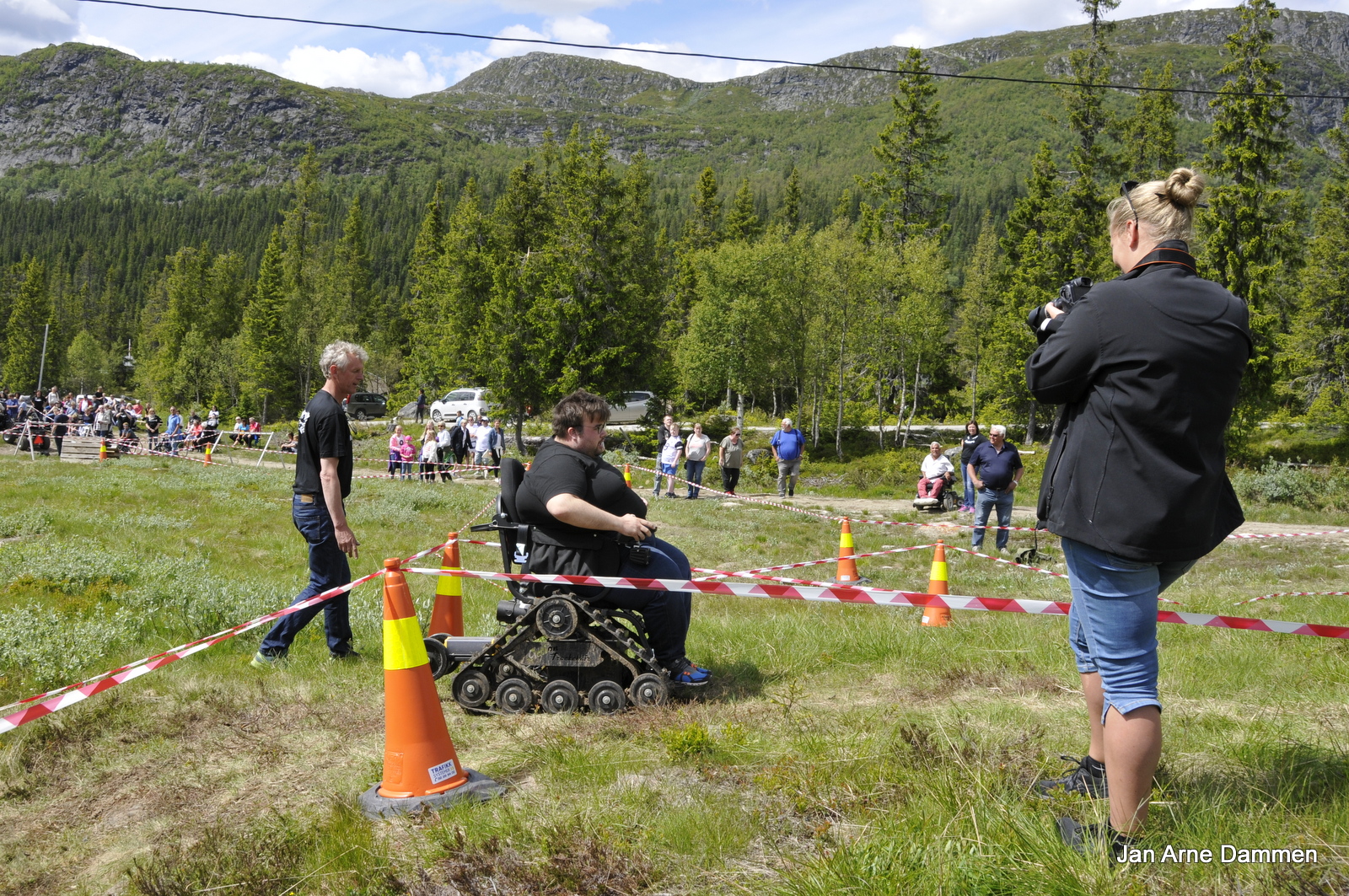 Her følges Jørgen av Ida fra Quarten som er NHF Oslo sitt magasin Foto Jan Arne Dammen