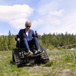 Ordfører Tine Nordman var sporty og stilte opp i rallyet, men trives sikkert bedre med ski Foto Jan Arne Dammen