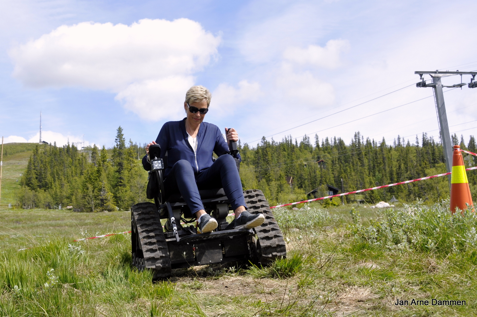 Ordfører Tine Nordman var sporty og stilte opp i rallyet, men trives sikkert bedre med ski Foto Jan Arne Dammen