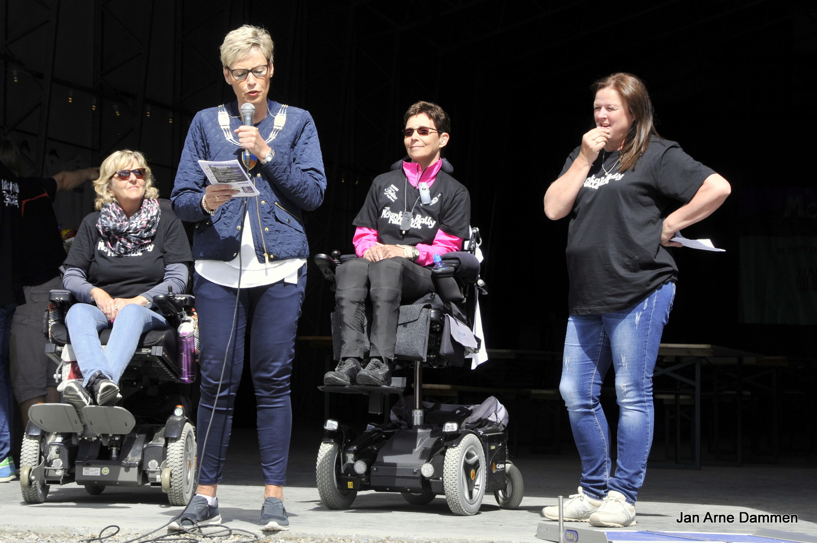 Imponert ordfører under åpningstalen. Fra v. Heidi Rygh, ordfører Tine Nordman, Marie Hav Lundkvist og Mona Olsen. Foto Jan Arne Dammen