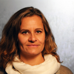 Kommunikasjonsrådgiver Gina Scholz oppfordrer reisende til også å sjekke Ruters ordinære tilbud. Foto NSB