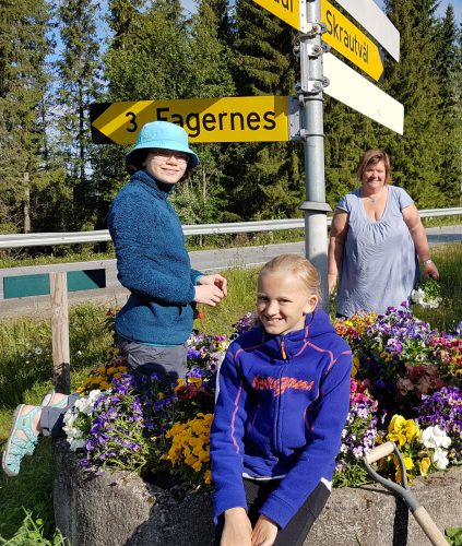 Linnea Holmboe, Rimor Orderdalen Tveit. Foto Omar Dajani bugnedne blomster flor