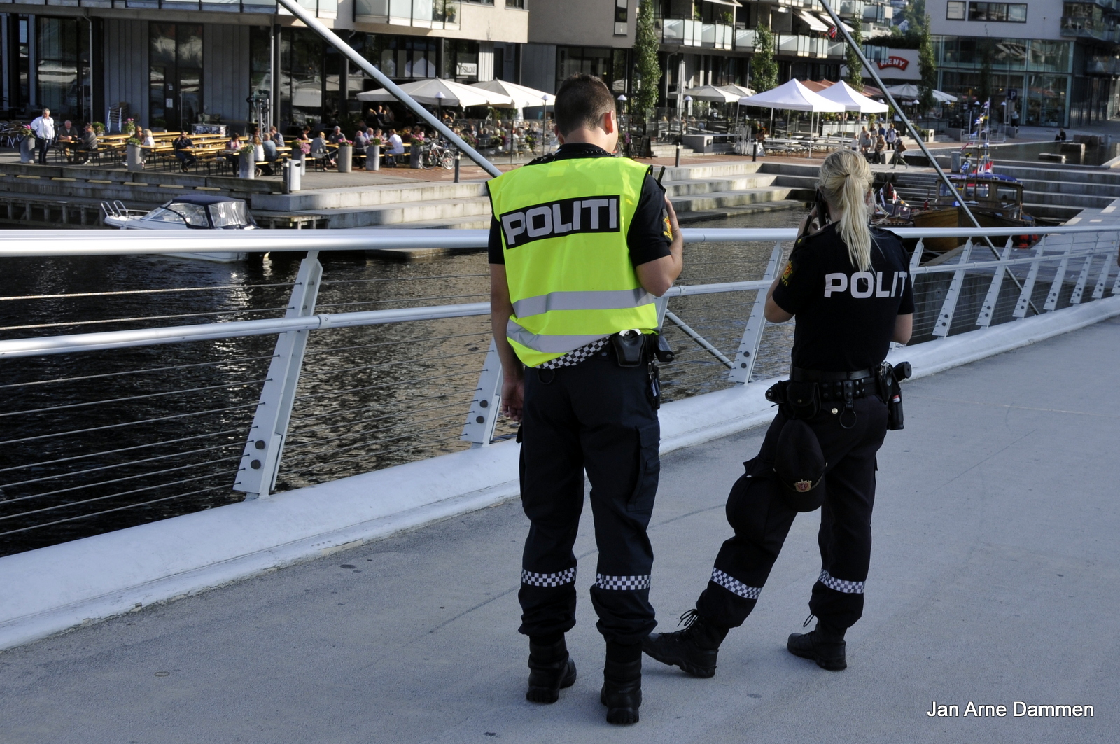 Politiet er i beredskap og følger med. Foto Jan Arne Dammen