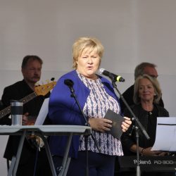 Statsminister Erna Solberg stod for den offisielle åpningen av Elvefestivalen 2017. Foto Jan Arne Dammen