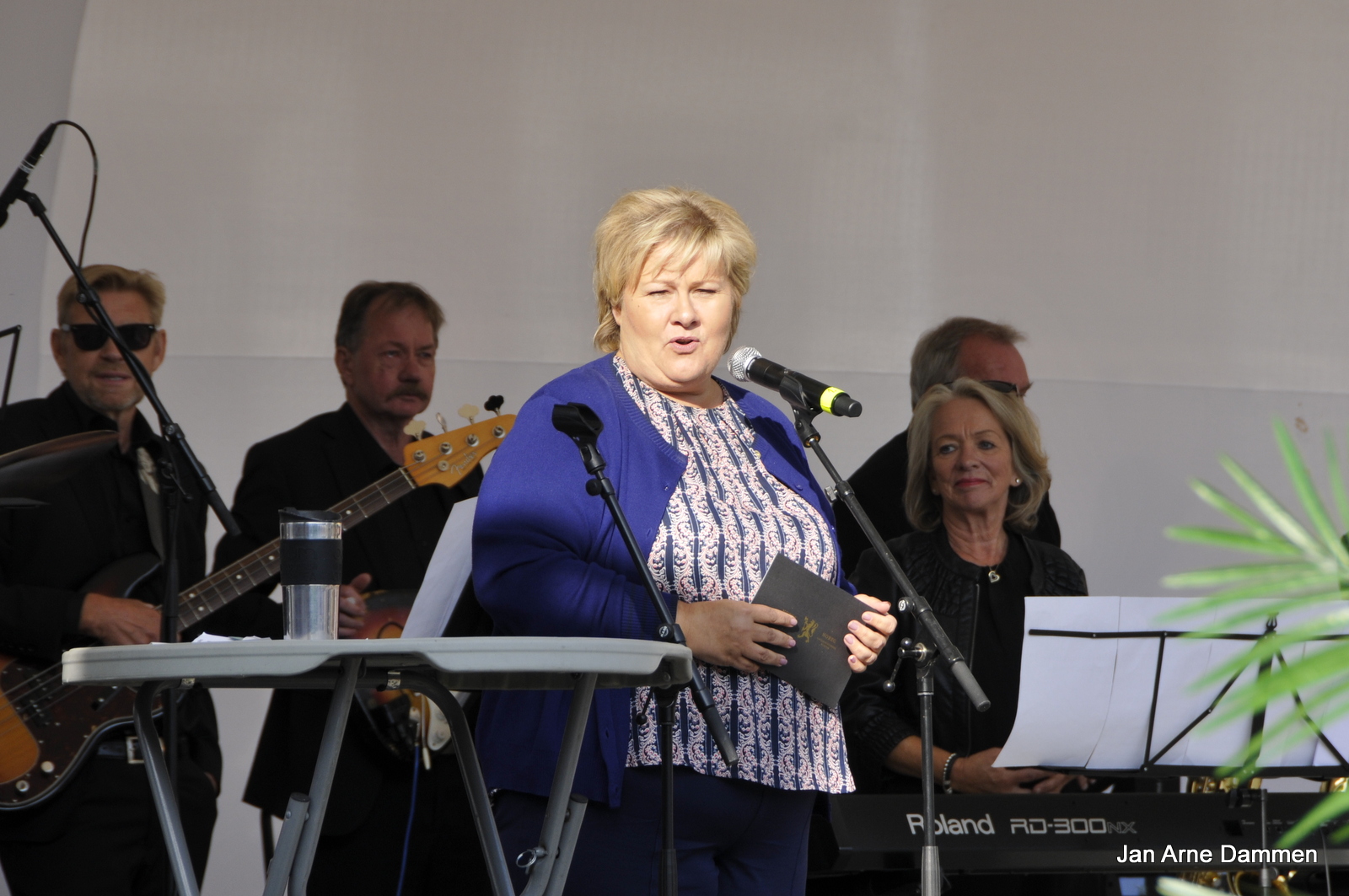 Statsminister Erna Solberg stod for den offisielle åpningen av Elvefestivalen 2017. Foto Jan Arne Dammen