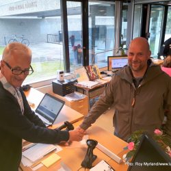 Morten Stensby og Stian Midtsveen forhåndsstemmer stortingsvalget 2017 fagerne foto Roy Myrland