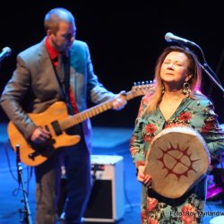 Mari Boine og Georg Buljo i Bølgen Kulturhus i Larvik . Foto Roy Myrland/www.langsveien.no