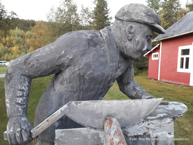 Skifer, Isola, Icopal , Skiferbruddt Rogne i VAldres, Skifersaks. Foto roy myrland