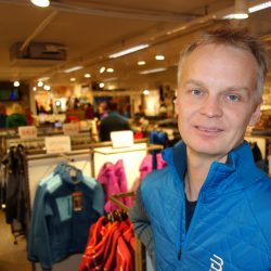 Asgeir Larsen i Sporten Beitostølen med "Nice Friday" , for å bidra til "Aktiv mot Kreft".
