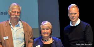 Lars Thunberg eier av Thunberg Invest A/S, Turid Kristine Semb og Thor-Anders Lundh Håkestad daglig leder i Lundhs Labrador. Innovasjonspris 2017 Larvik innovasjonsprisen næringsliv Aid Happy Foto Olav Nordheim www.langsveien.no