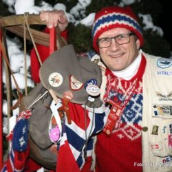 Per Nordigarden foto roy myrland Hvis du føler deg oppgitt og lei og at årstiden langt fra er grei kan vi trøste deg med at vi leser et sted: «Det er lysere tider på vei!» Av Per Nordigarden 15. desember 2017. Les Per Nordigarden sin side med stadig nye orkløyverier her: http://www.nordigarden.com/