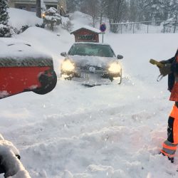 Snøkaos - mange lot bilen stå