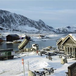 Bygginga av ny bryggje å Gjendeosen går sin gang vinterstid. Ny bryggje er første etappe i ei tre-trinns realisering av Gjendeosen som nasjonalt reiselivsikon Foto: Ketil Sandviken