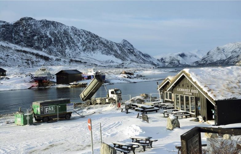 Bygginga av ny bryggje å Gjendeosen går sin gang vinterstid. Ny bryggje er første etappe i ei tre-trinns realisering av Gjendeosen som nasjonalt reiselivsikon Foto: Ketil Sandviken