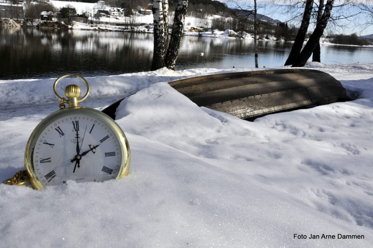 Etter en lang vinter som ennå holder stand ser vi fram til sommertid og lange lyse kvelder. Foto Jan Arne Dammen