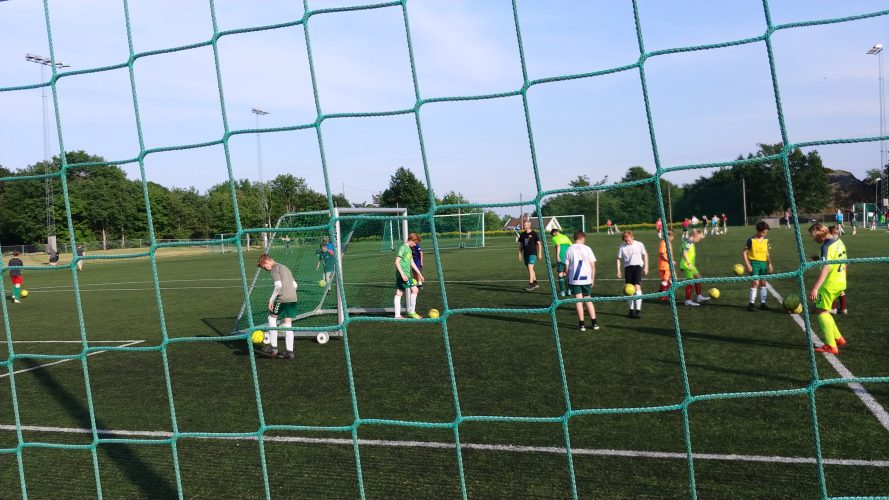 Gutter -05 i "landets beste" fotballklubb!