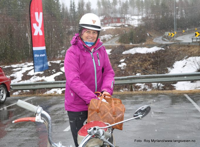 Anne Reidun Tvenge mopedløp Valdres Foto Roy myrland 1. mai-tur